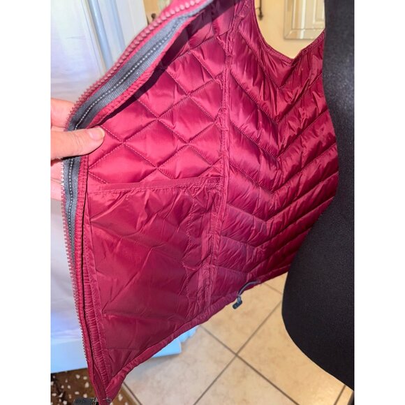 Bass Outdoor Womens Chevron Quilted Down Puffer Vest M Nylon Down Maroon Travel - Picture 11 of 14